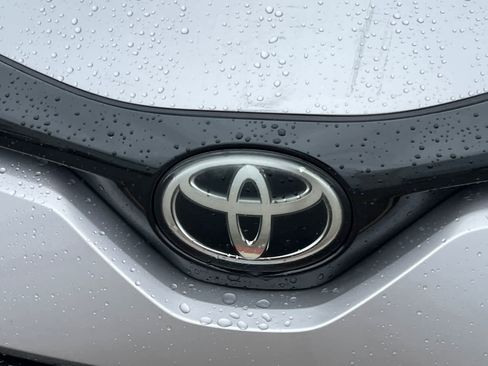 Used 2020 Toyota C-HR XLE FWD image 13