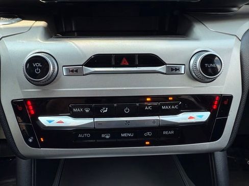 Used 2022 Ford Explorer XLT w/ Equipment Group 202A image 37