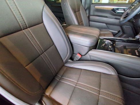 Used 2025 Chevrolet Tahoe High Country image 24