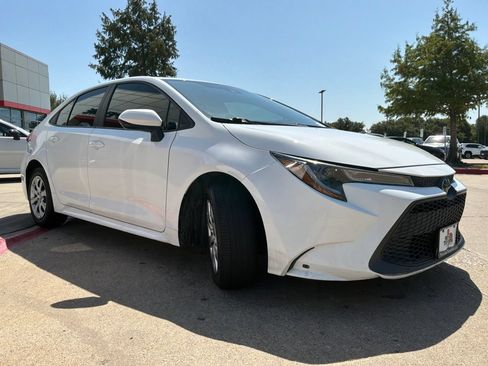 Used 2020 Toyota Corolla LE FWD image 4