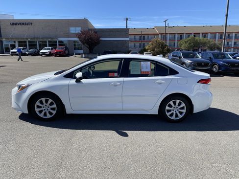 Used 2022 Toyota Corolla LE image 41