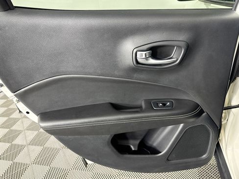 Used 2021 Jeep Compass Latitude image 25