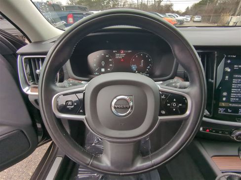 Used 2020 Volvo V60 T5 Cross Country image 22