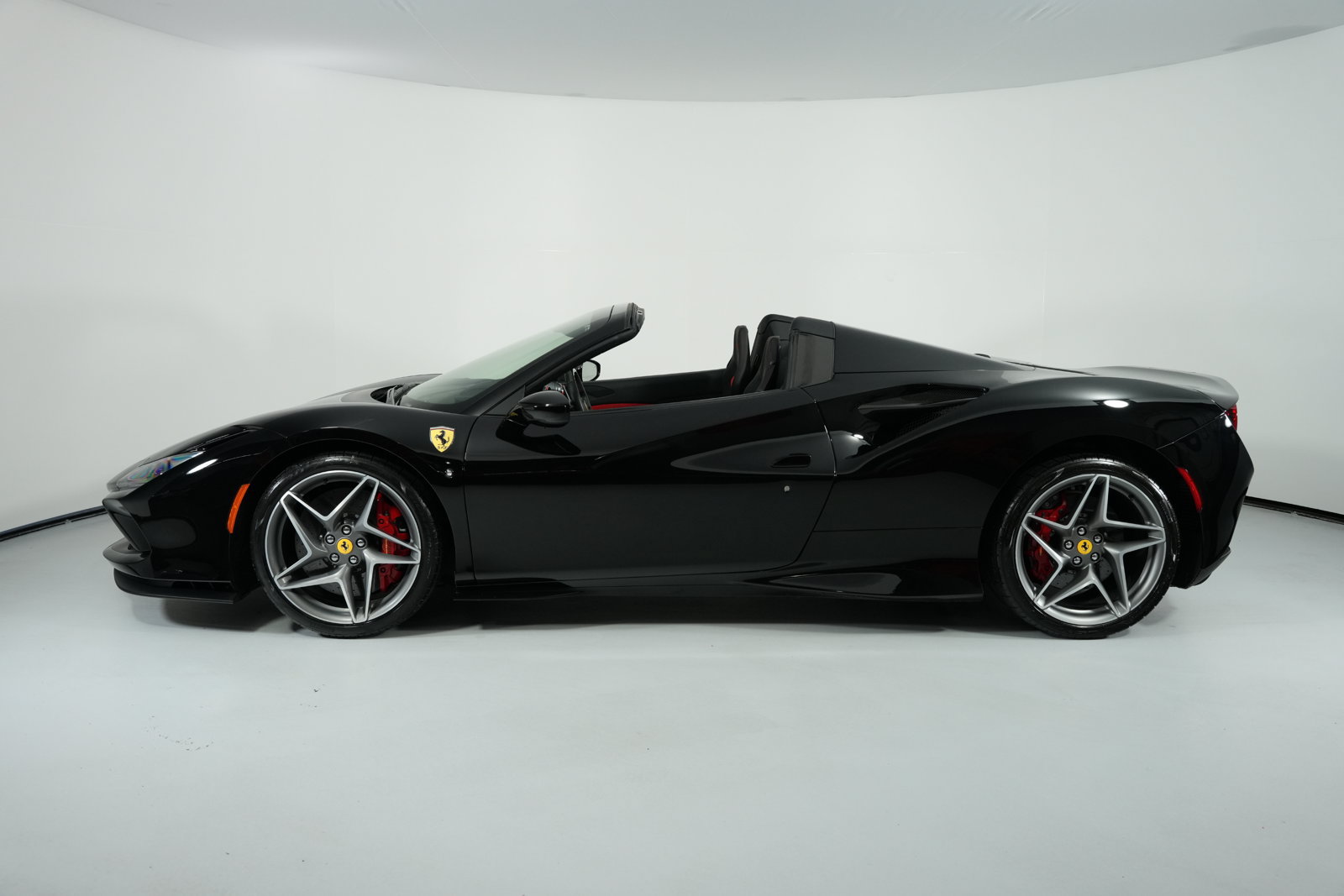 Used 2022 Ferrari F8 Spider RWD image 22