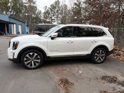 Used 2020 Kia Telluride EX w/ EX Premium Package image 4