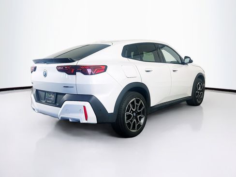 Used 2025 BMW X2 xDrive28i image 9