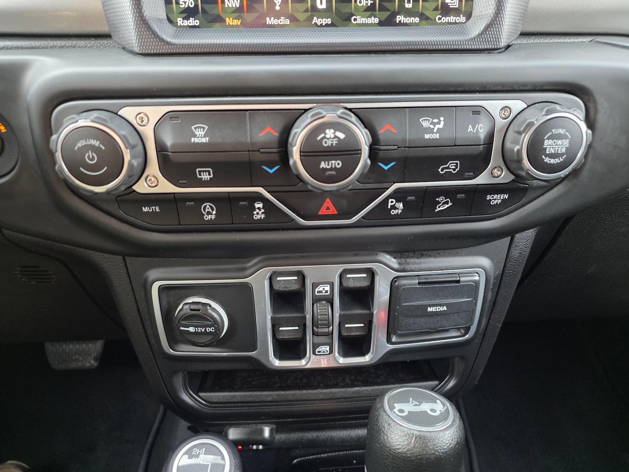Used 2018 Jeep Wrangler Unlimited Sahara AWD/4WD image 16