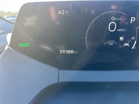 Used 2024 Toyota Prius LE FWD image 21