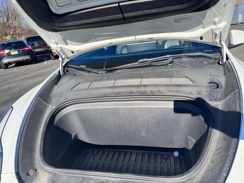 Used 2022 Tesla Model Y Long Range image 8