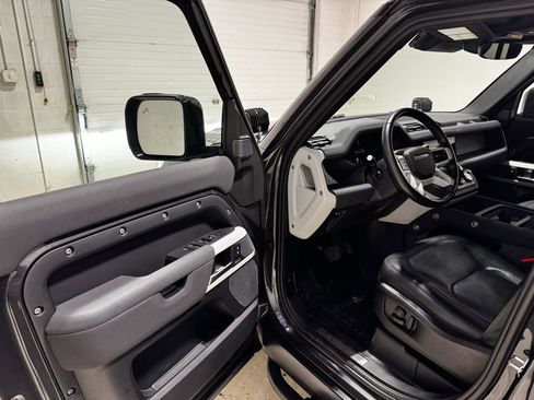 Used 2023 Land Rover Defender 110 X-Dynamic SE image 10