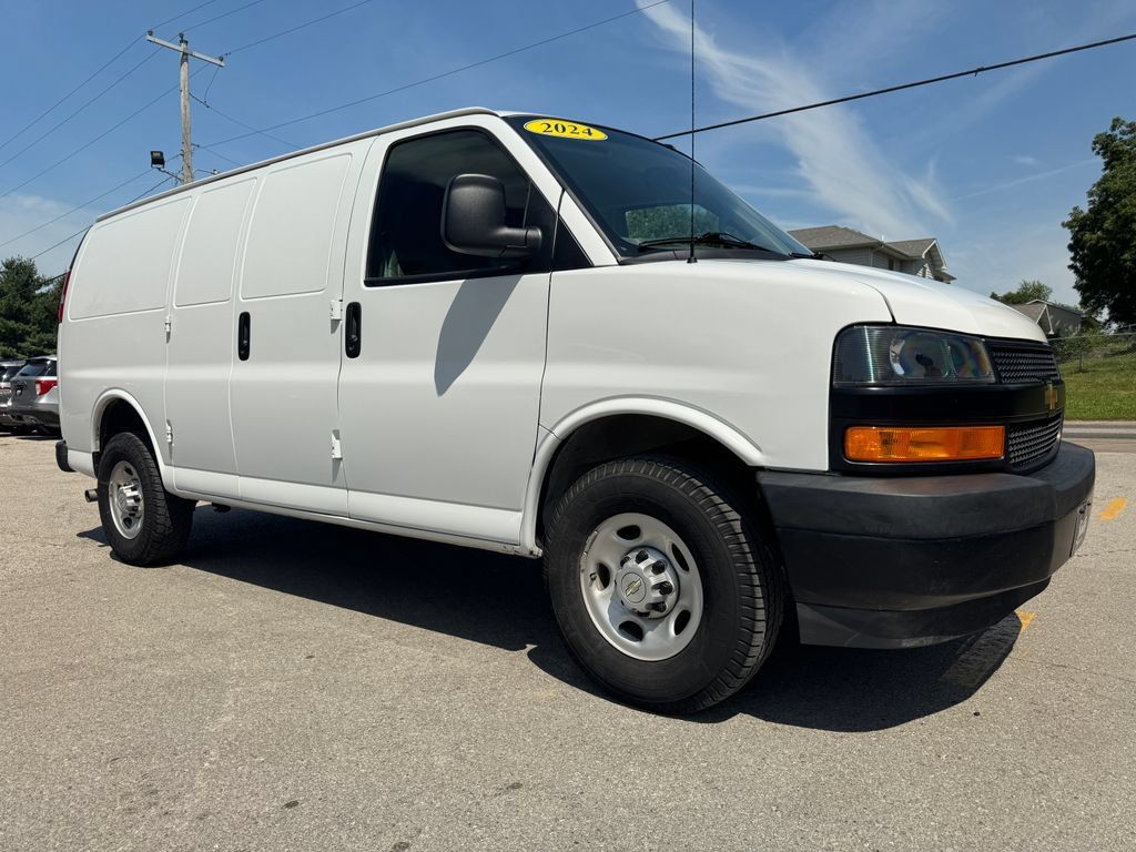 Used 2024 Chevrolet Express 2500 w/ Driver Convenience Package RWD image 3
