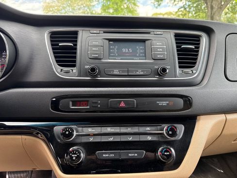 Used 2016 Kia Sedona LX FWD image 23