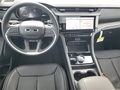 New 2026 Jeep Grand Cherokee Limited AWD/4WD image 13