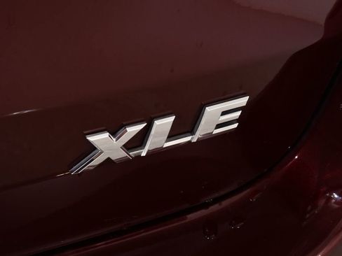 Used 2019 Toyota Highlander XLE AWD/4WD image 23