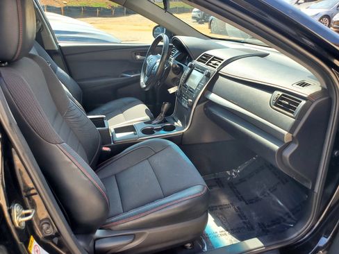 Used 2016 Toyota Camry SE FWD image 22