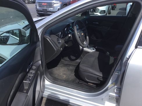 Used 2016 Chevrolet Cruze LT w/ Sun, Sound and Sport Package image 9