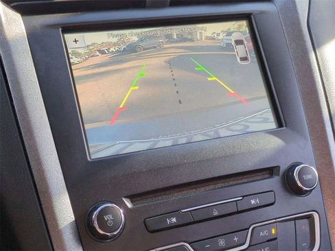 Used 2017 Ford Fusion SE w/ Equipment Group 201A image 15