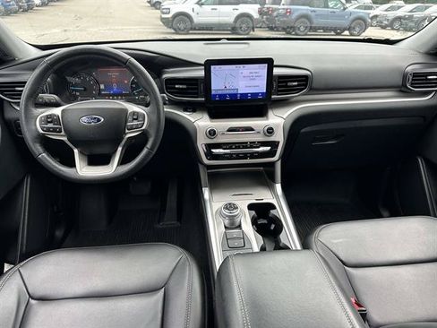 Used 2023 Ford Explorer XLT w/ Equipment Group 202A AWD/4WD image 33