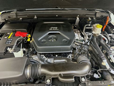 Used 2022 Jeep Wrangler Unlimited Sahara AWD/4WD image 34