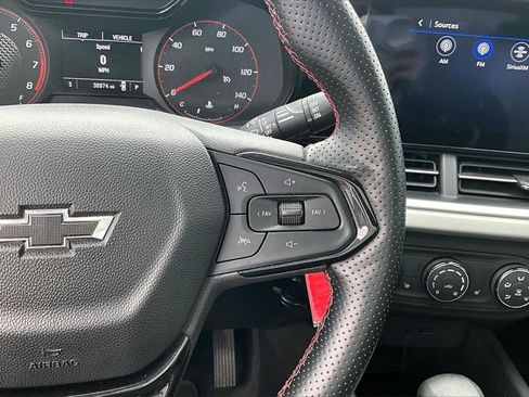 Used 2024 Chevrolet Trax RS w/ Sunroof Package image 17