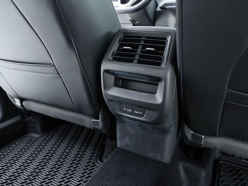 New 2025 Volkswagen Tiguan SE image 76