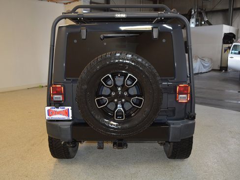 Used 2017 Jeep Wrangler Unlimited Sahara image 4