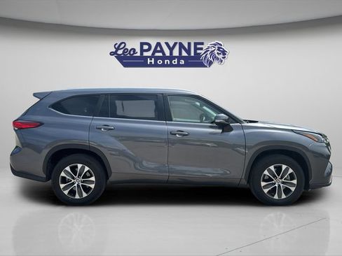 Used 2023 Toyota Highlander XLE FWD image 9