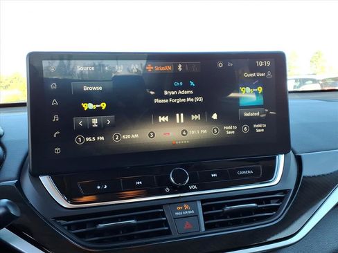 Used 2023 Nissan Altima 2.5 SR w/ SR Premium Package image 10