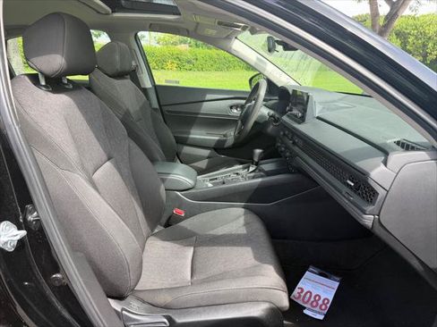Used 2023 Honda Accord EX image 11