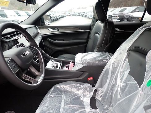 New 2025 Jeep Grand Cherokee Limited w/ Black Appearance Package image 12