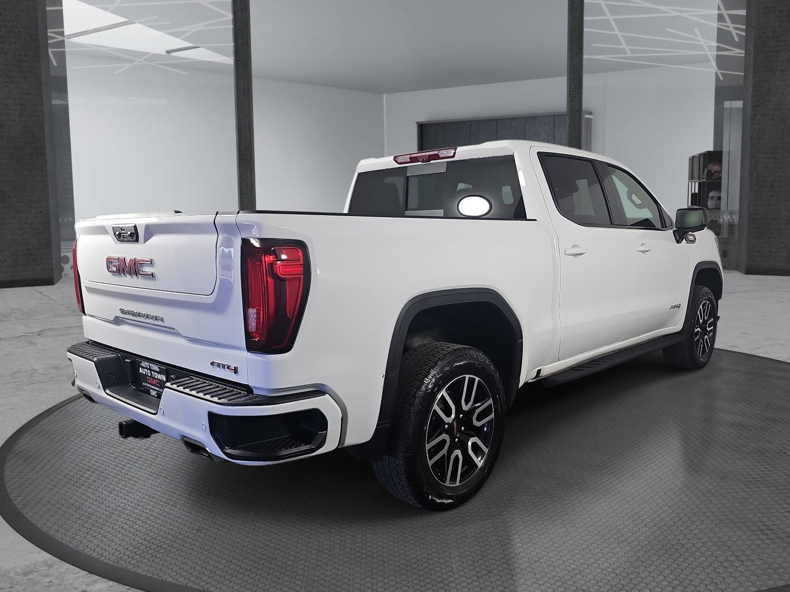 Used 2025 GMC Sierra 1500 AT4 w/ AT4 Premium Package AWD/4WD image 5