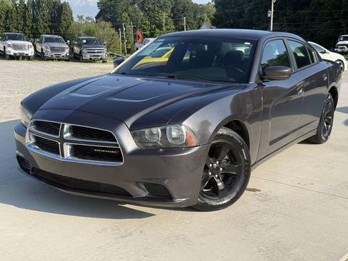 Used 2014 Dodge Charger SE w/ Connectivity Group RWD image 1