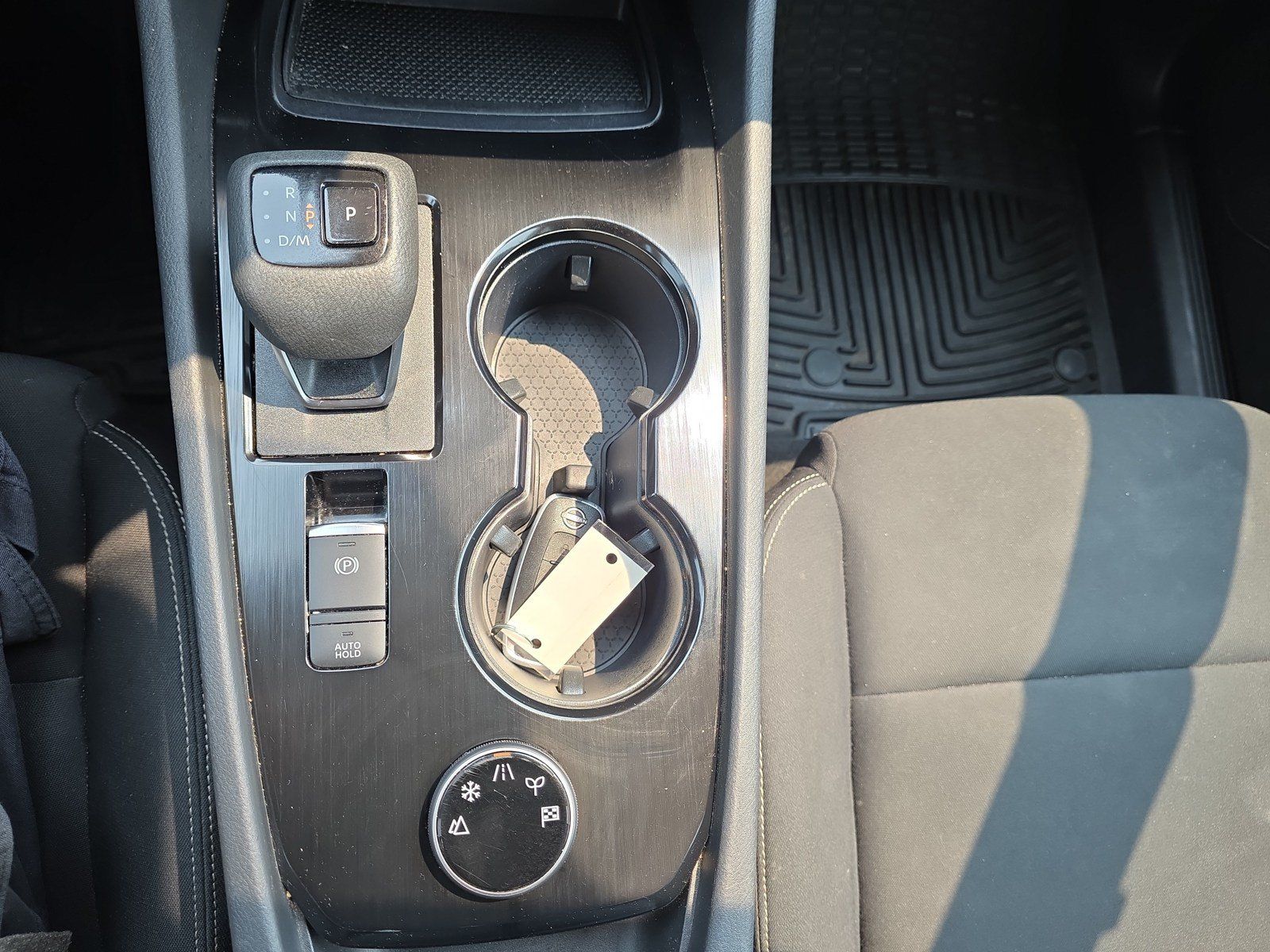 Used 2023 Nissan Rogue S AWD/4WD image 29