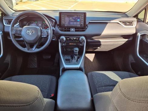 Used 2020 Toyota RAV4 XLE image 4