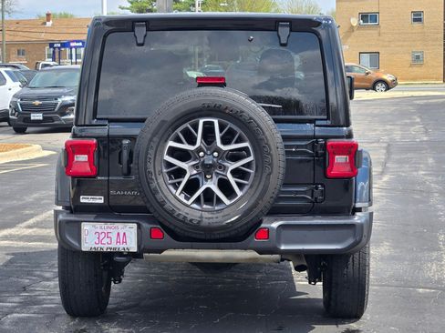 Used 2025 Jeep Wrangler Unlimited Sahara AWD/4WD image 11