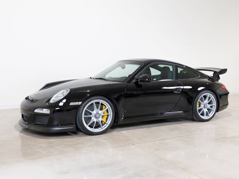 Used 2010 Porsche 911 GT3 RWD image 1