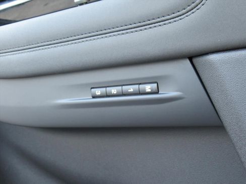 Used 2020 Land Rover Range Rover Evoque R-Dynamic S image 27