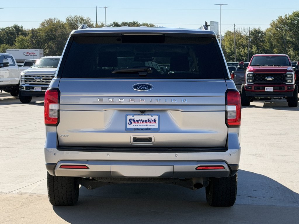 Used 2024 Ford Expedition XLT RWD image 5