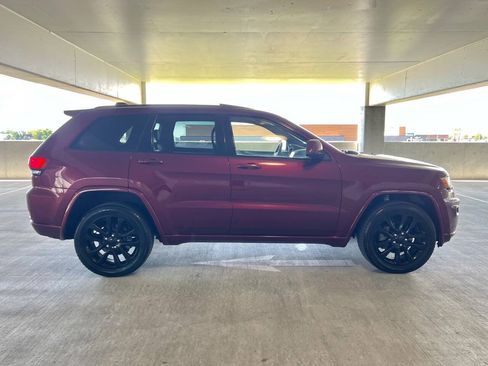 Used 2019 Jeep Grand Cherokee Altitude AWD/4WD image 13