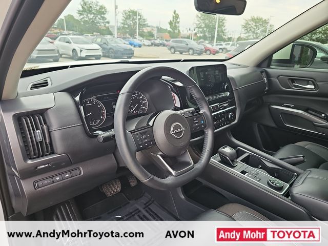 Used 2023 Nissan Pathfinder SL AWD/4WD image 9