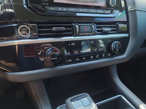 Used 2022 Nissan Pathfinder SV FWD image 24