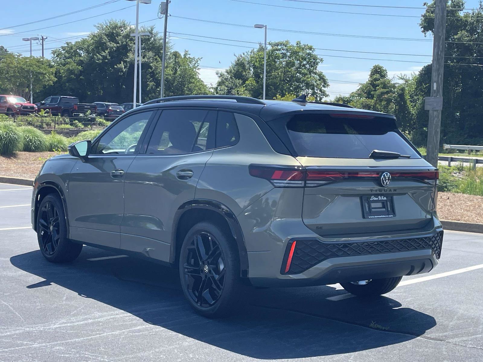 New 2026 Volkswagen Tiguan SE R-Line FWD image 4