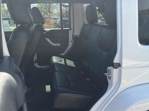 Used 2017 Jeep Wrangler Unlimited Sahara w/ Connectivity Group AWD/4WD image 15