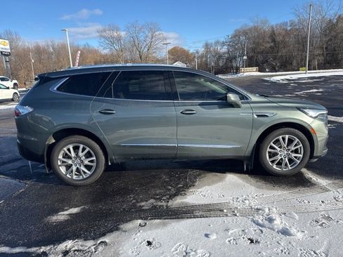 Used 2023 Buick Enclave Premium image 2
