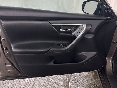 Used 2017 Nissan Altima 2.5 SV w/ Convenience Package FWD image 8