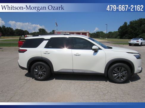Used 2022 Nissan Pathfinder SV FWD image 17