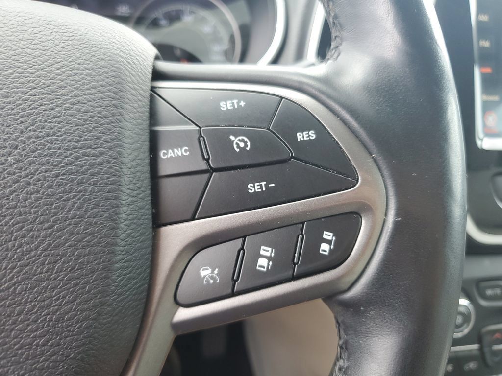 Certified 2019 Jeep Cherokee Limited w/ Luxury Group FWD image 22