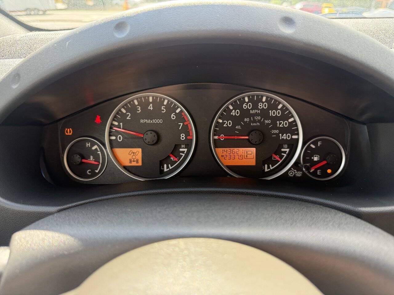 Used 2012 Nissan Pathfinder SV AWD/4WD image 22