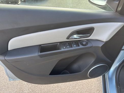 Used 2011 Chevrolet Cruze LT image 14