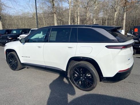 Used 2024 Jeep Wagoneer Launch Edition image 4